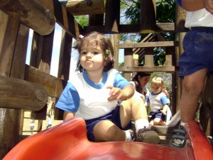 Isabella tirandose del rodadero